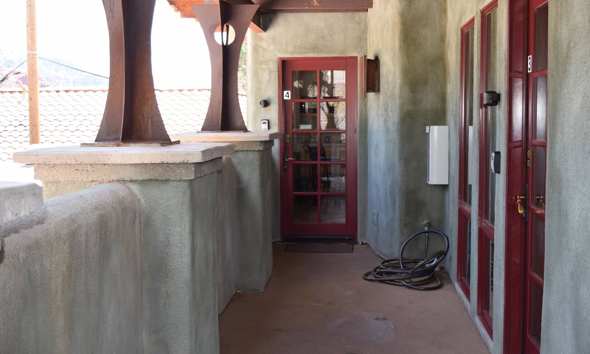 Uptown Sedona Hotel | Walk a Block to Uptown to the main shops, tours, restaurants.