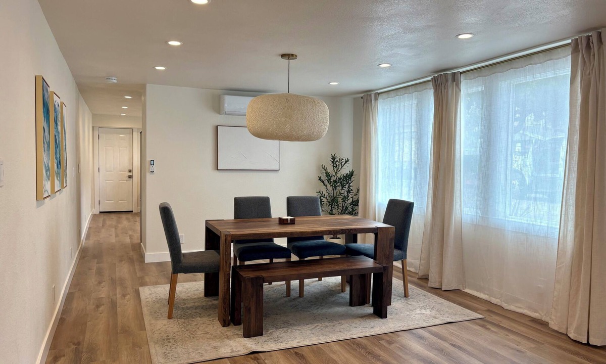 East End Apartment | Walk Downtown + Beach King Bed Family-Friendly