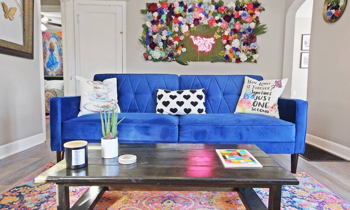 Columbia Apartment | Walk Downtown From Wonderland!