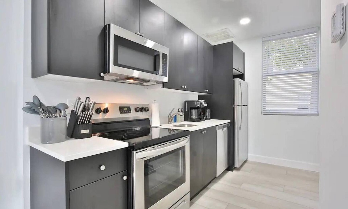 Gillespie Park House | Walk Downtown Work Relax Modern Pet Welcome