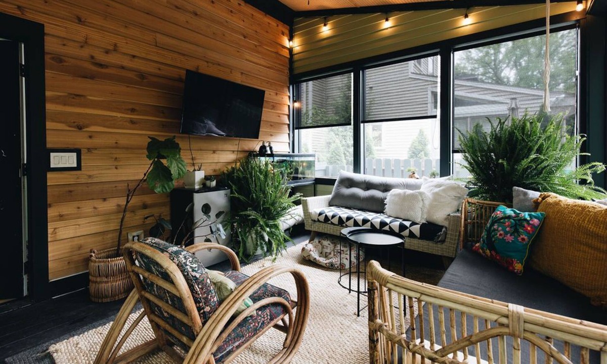 Cherokee Triangle House | Walk everywhere from this Modern Victorian