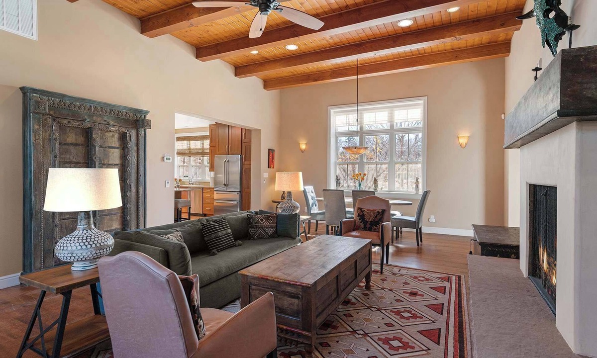 South Capitol House | Walk Everywhere, Inviting Patio, Hot Tub