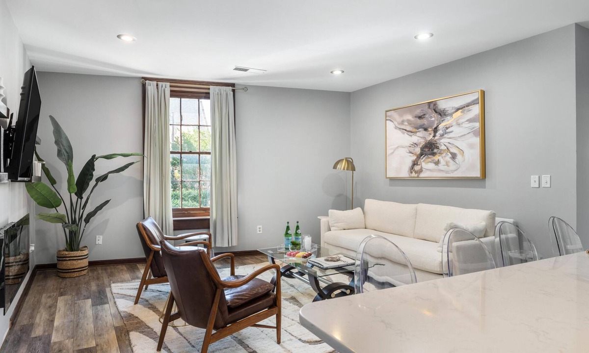 Downtown Charleston Apartment | Walk Everywhere! Near Marion Square & King Street's Best Restaurants + Shops