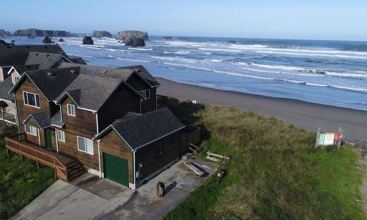Bandon House | Walk out onto the beach!