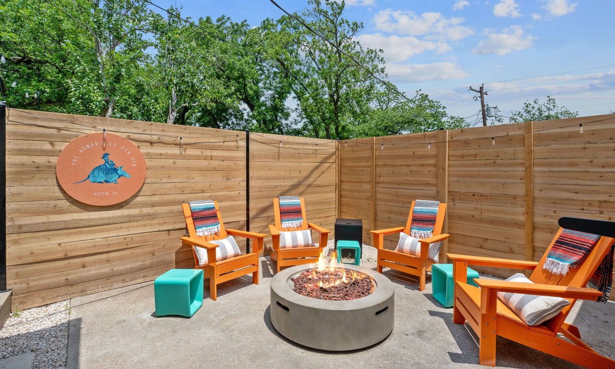 Greater South River City House | Walk S Congress Pool Putt Putt 3 KING/2 BATH FULLY Remodeled
