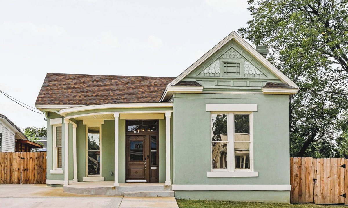 Near East Side House | Walk to Alamodome! Historic Spacious Home