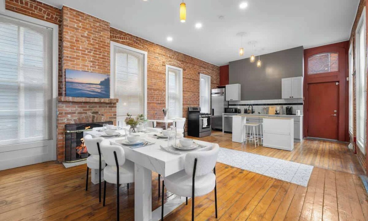 Allentown House | Walk to Allentown with Free Parking | WFH Space