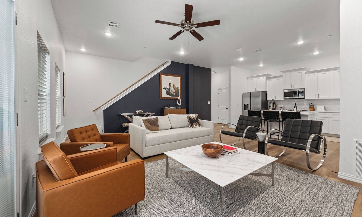 Arlington House | Walk to AT&T Stadium | Luxury Townhome | Parking