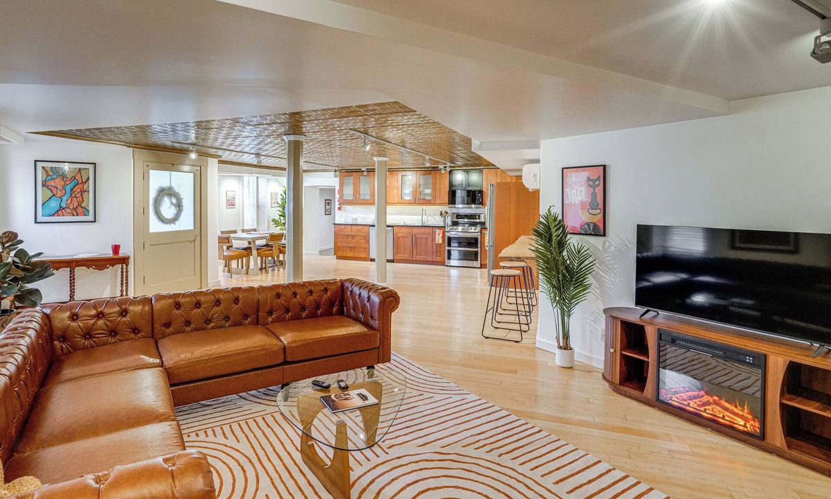 Athens Apartment | Walk to Athens Riverfront Park! Modern-Retro Apt