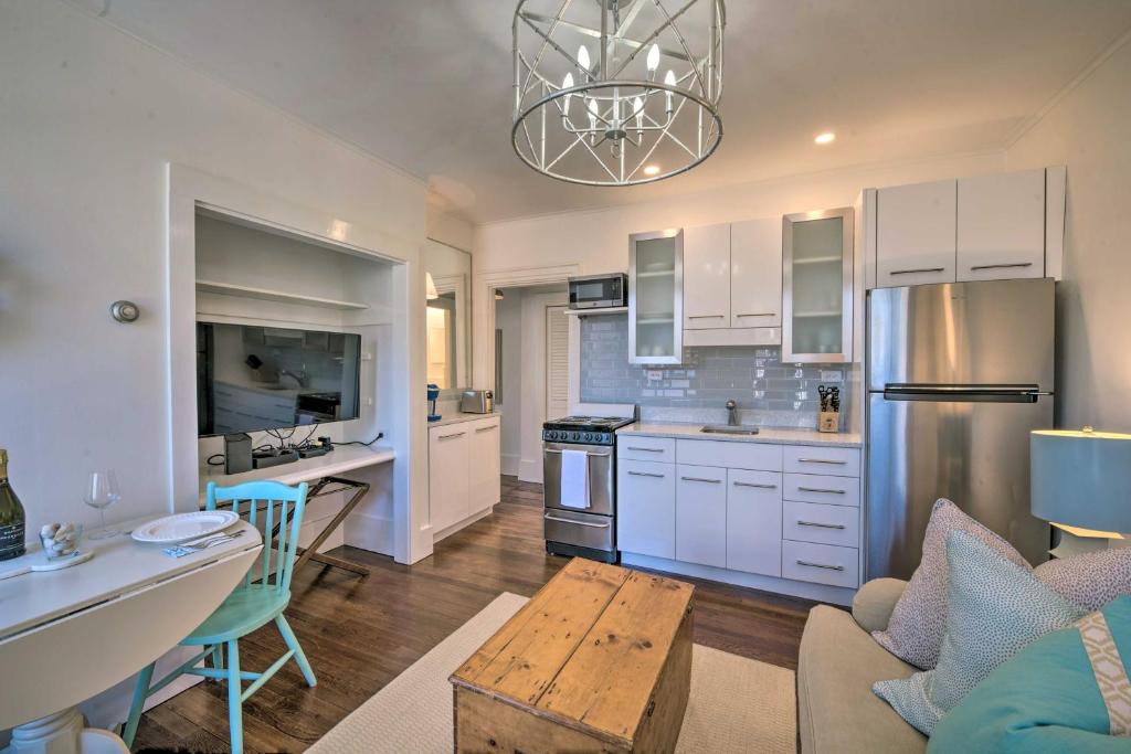 Nantucket Town Apartment | Walk to Attractions Couples Retreat in Nantucket