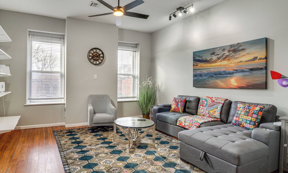 Benton Park Apartment | Walk to Bars & Dining: Historic Benton Park Gem