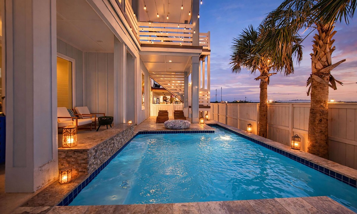Port Aransas House | Walk to Beach Access Luxury Home w/Pool & Games