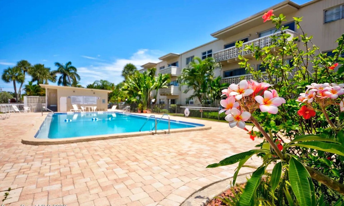 Columbiad Plaza Condo | Walk to Beach and Pool Bright Condo WFH Ready