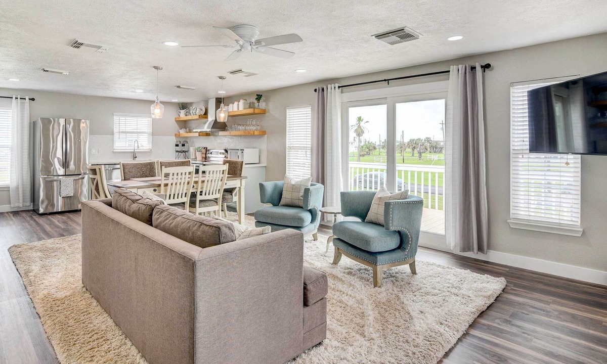 Galveston House | Walk to Beach & Bay: Galveston Home w/Pier Access