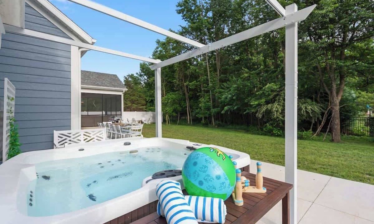 Douglas House | Walk to Beach, Coffee Shops! Hot tub & Game Room!