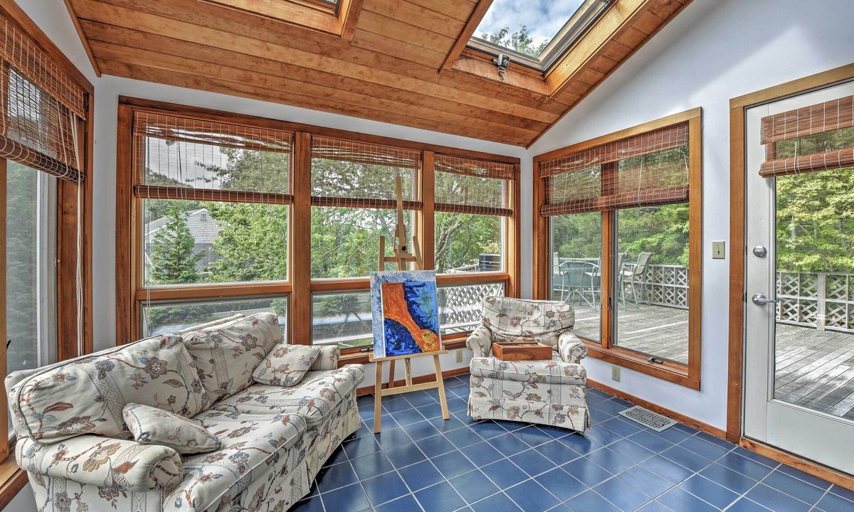 Hyannis Cottage | Walk to Beach! Hyannis Family Haven w/Deck