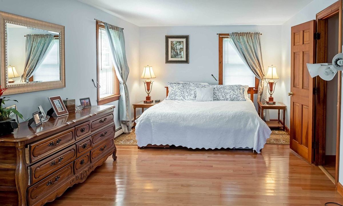 Barnstable County Cottage | Walk to Beach & Main St: Dog-friendly Cape Cod Gem