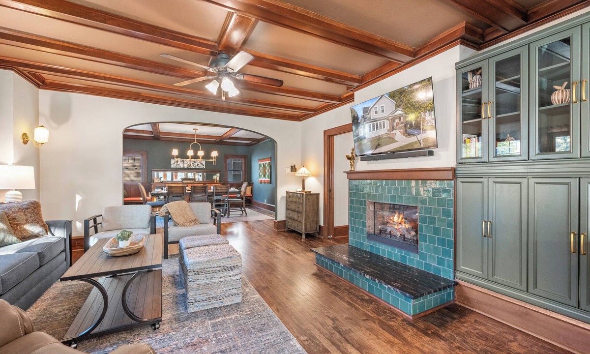 Sheboygan House | Walk to Beach & Pier | Fully-Loaded Kitchen