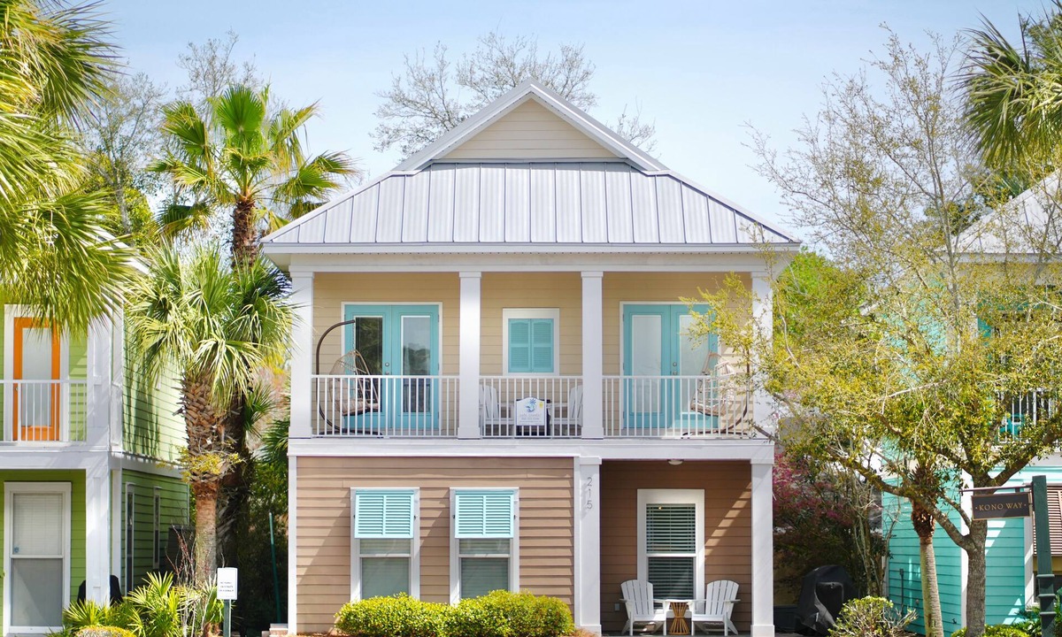 Villages of Crystal Beach House | Walk to Beach! Pool, Shuttle, 2 Kings–Kid Friendly
