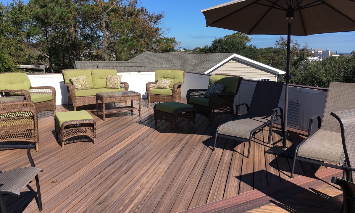 Northeast Virginia Beach Condo | Walk to beach! Rooftop deck for relaxing, elevator, completely remodeled!