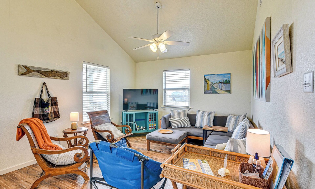 Surfside Beach House | Walk to Beach; Surfside Beach Home w/Deck