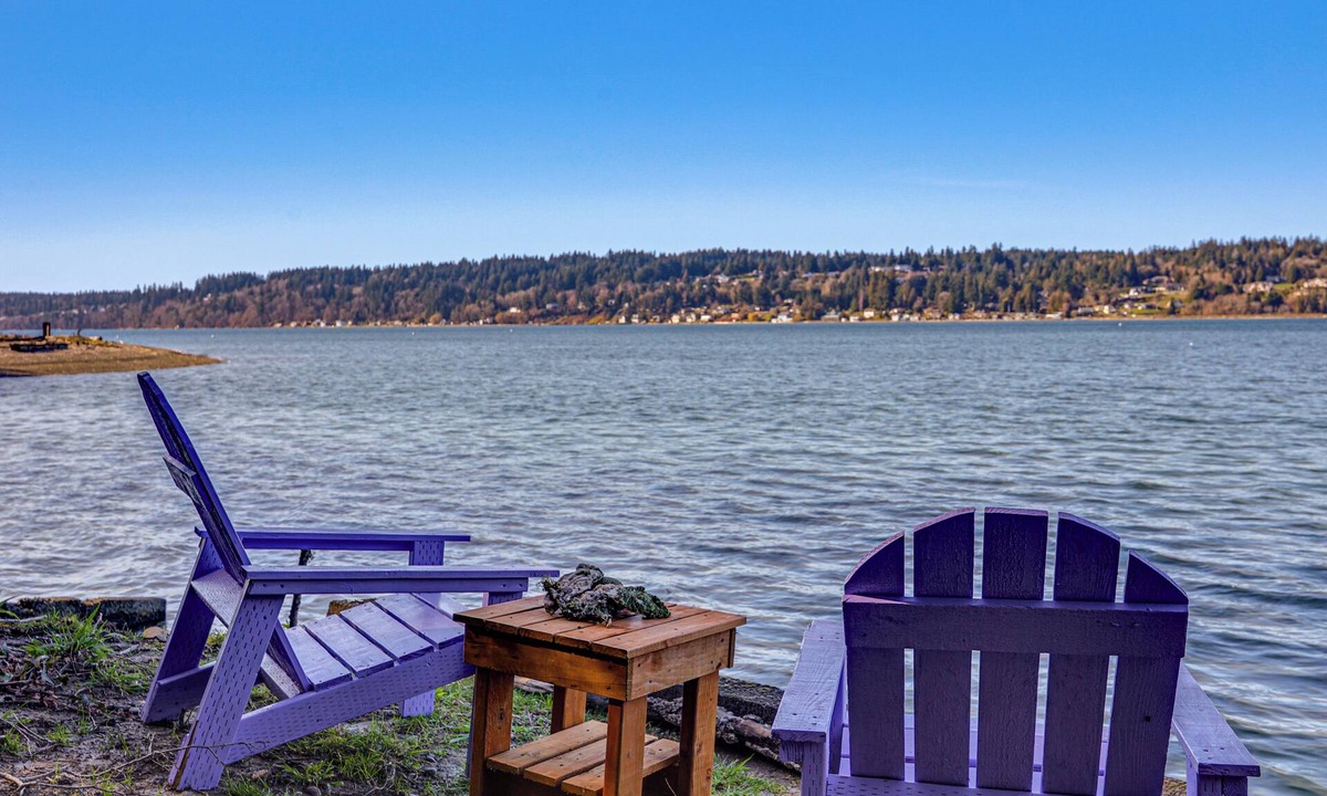 Burley Apartment | Walk to Beach! Scenic 'Wine Studio' in Gig Harbor