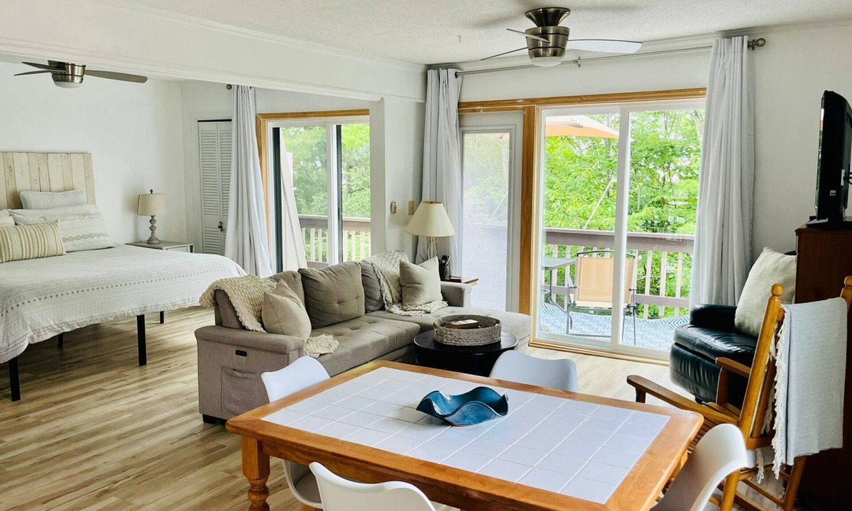 Beech Mountain Apartment | Walk to Beech Mountain Resort, PET Friendly!