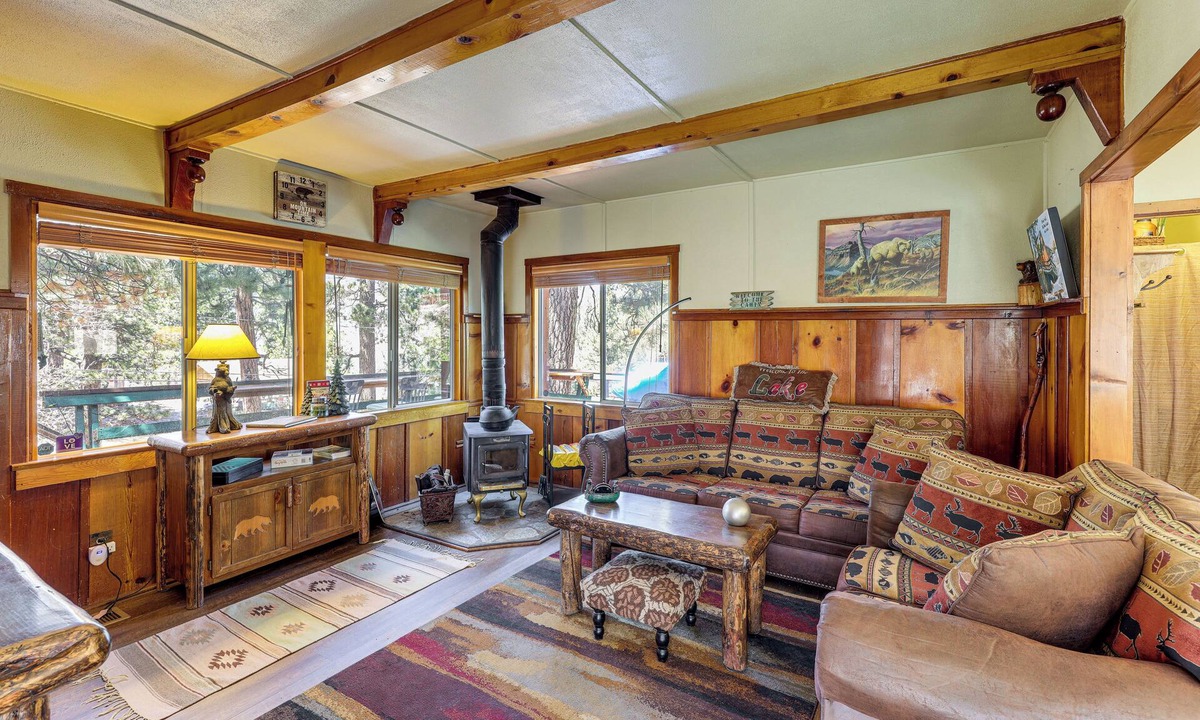 Boulder Bay Cabin | Walk to Big Bear Lake & Marina: Cozy Cabin w/Deck