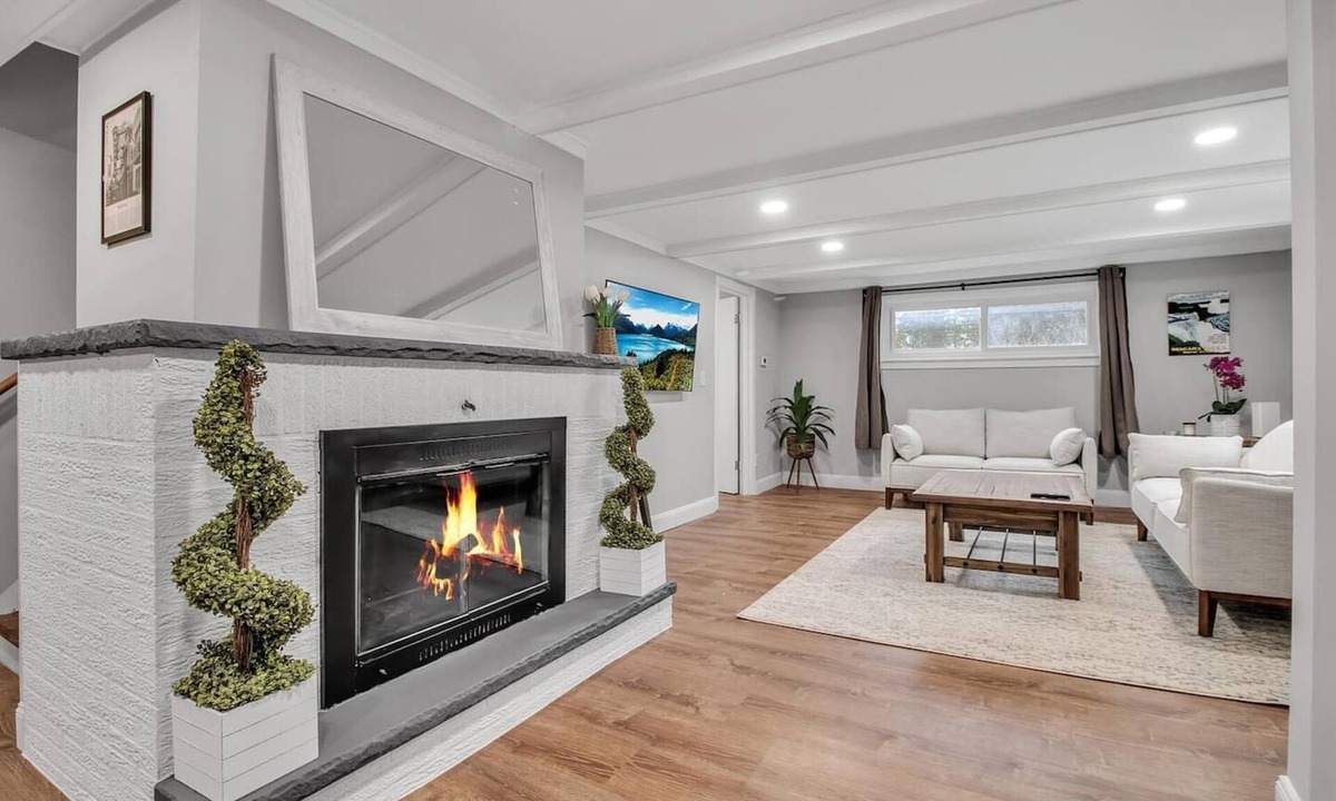 Orchard Park House | Walk to Bills Stadium | Ping Pong/Darts | K Bed