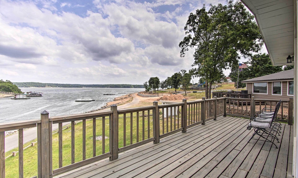 Cleora Cottage | Walk to Boat Ramp! Lakefront Home w/Deck in Afton