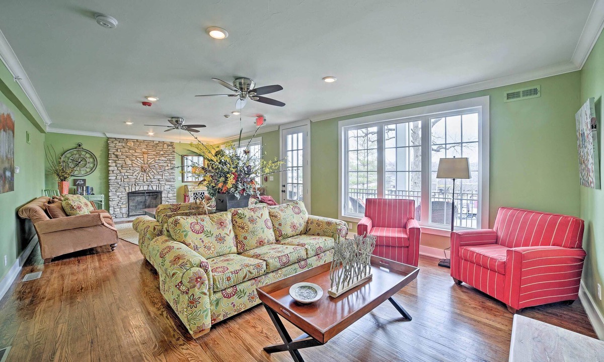 Downtown Branson House | Walk to Branson Landing! Dtwn Home w/Pool Access