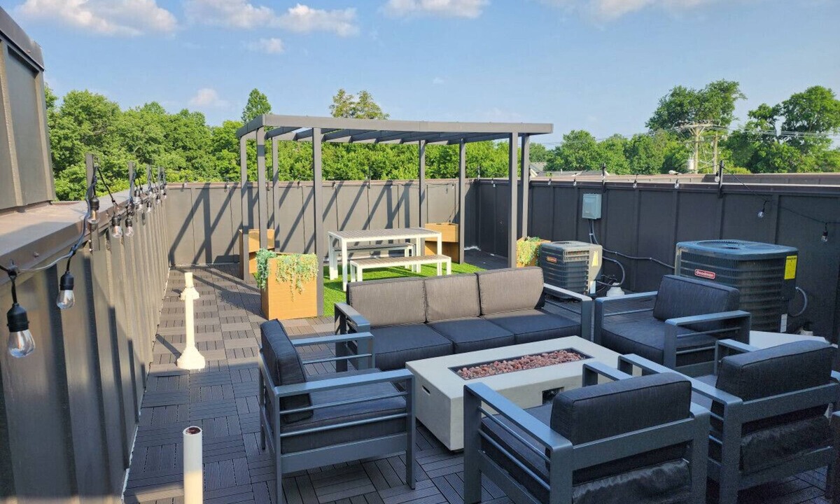 Hurwood Heights Villa | Walk to Brewery, Coffee & Geodis Park. Rooftop Views.