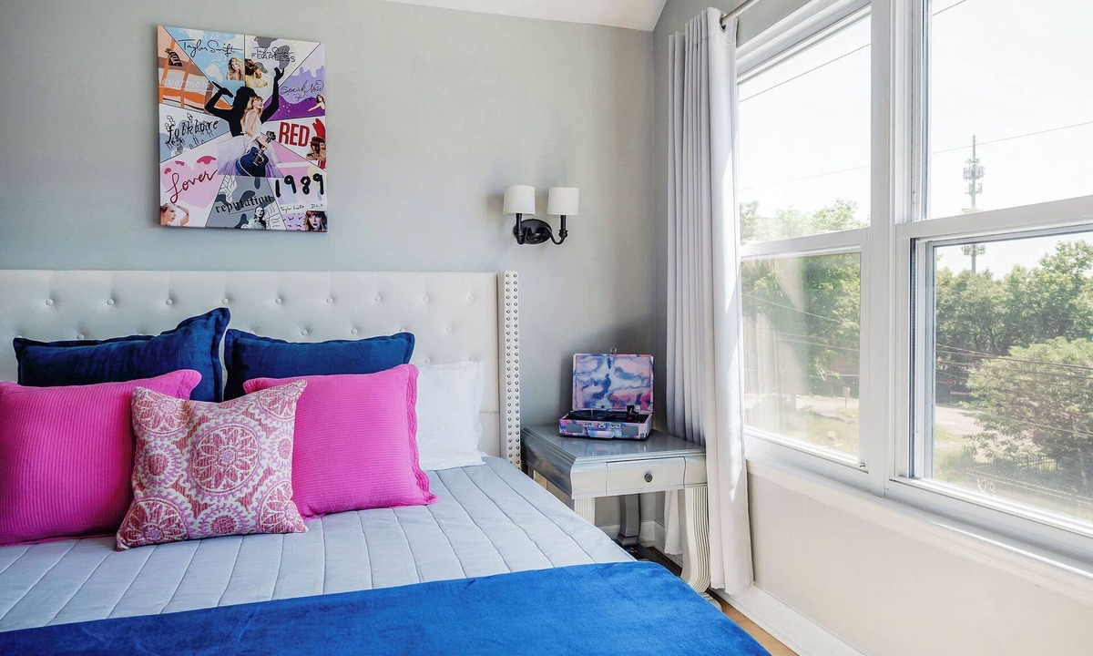 Rutledge Hill Condo | Walk to Broadway! Free Parking! 2nd Ave #648