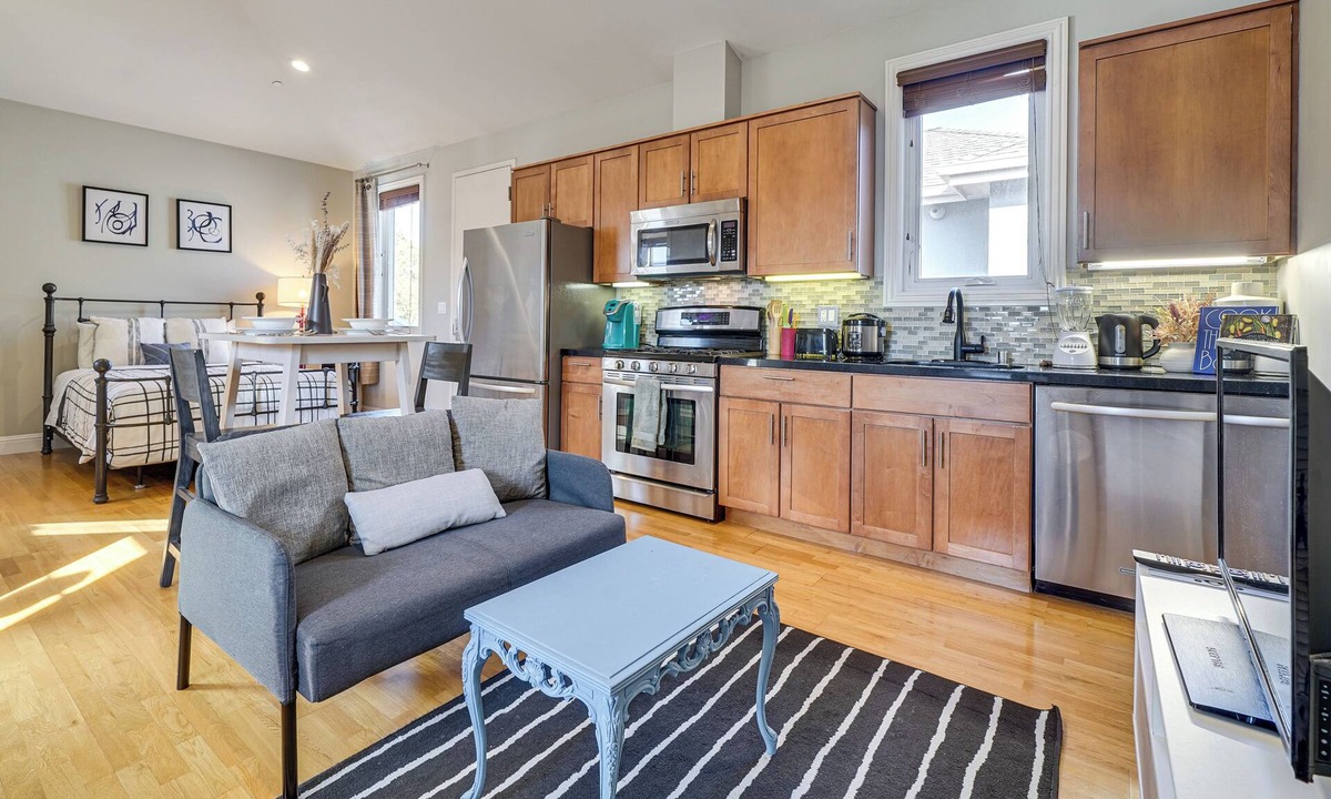 North Central Apartment | Walk to Caltrain! Studio in Dtwn San Mateo
