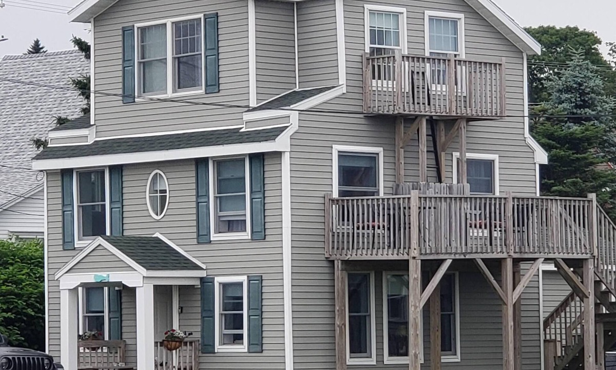 Lubec House | Walk to Campobello & beach/Weekly discount/Pets welcome/Water views/Fire pit