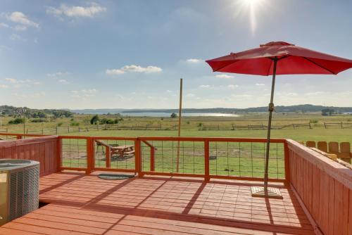 Canyon Lake House | Walk to Canyon Lake! Townhome w/Deck & Yard