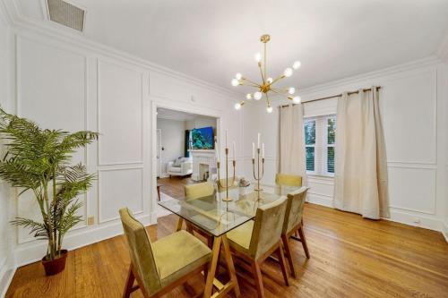 Cherry Street House | Walk to Cherry Street,pets, hot tub by HVNLYhomes
