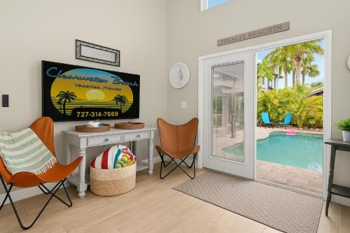 Bay Esplanade House | Walk to Clearwater Beach and Make Memories