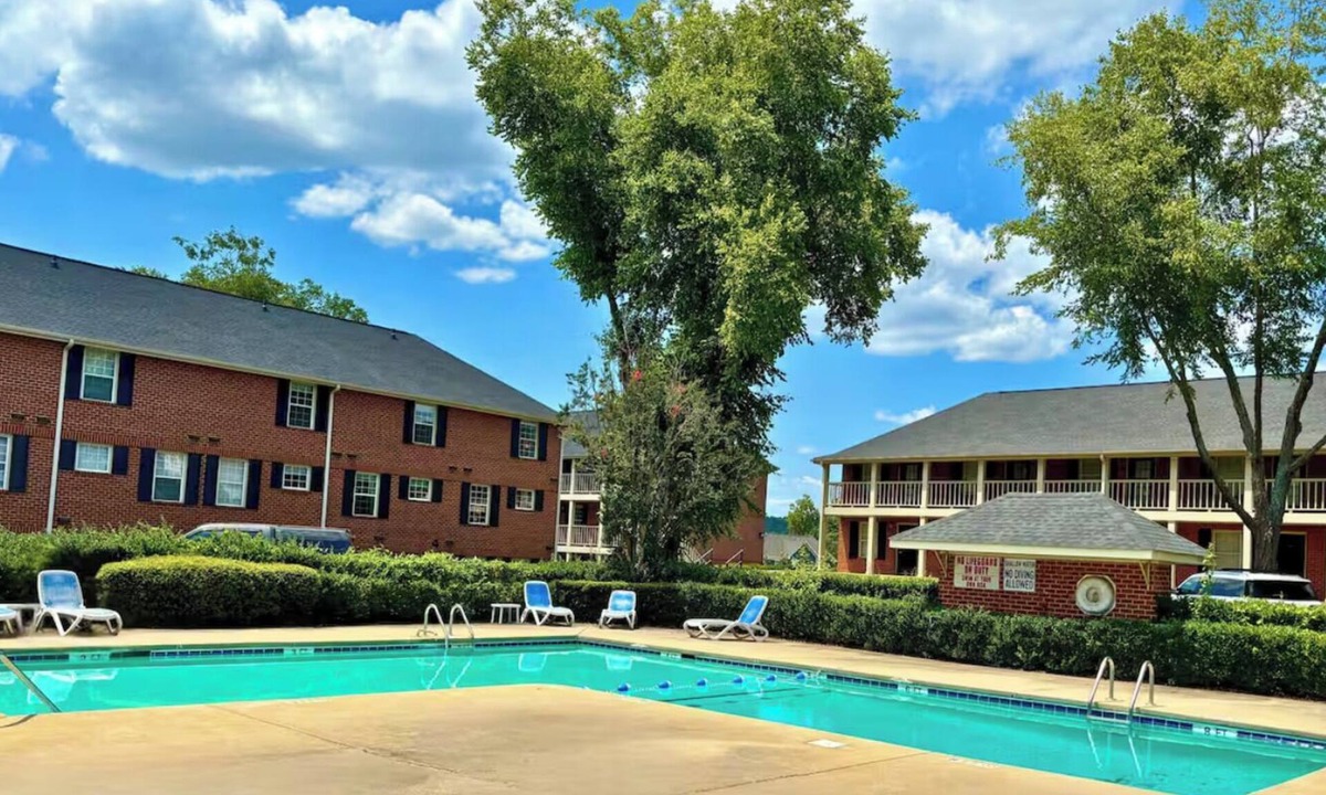 Clemson Condo | Walk to Clemson Univ & Downtown, Quiet & Safe Community, Pool, Free Parking