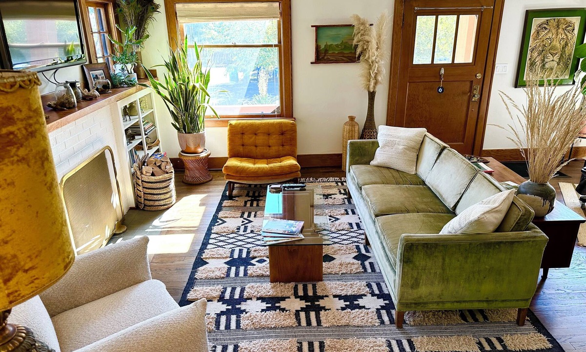 Overlook House | Walk to Coffee & Eat, Vinyl, Backyard, Fireplace