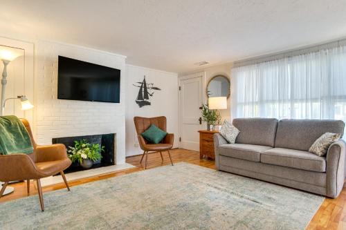 West Hyannisport House | Walk to Craigville Beach Cape Cod Gem with Patio