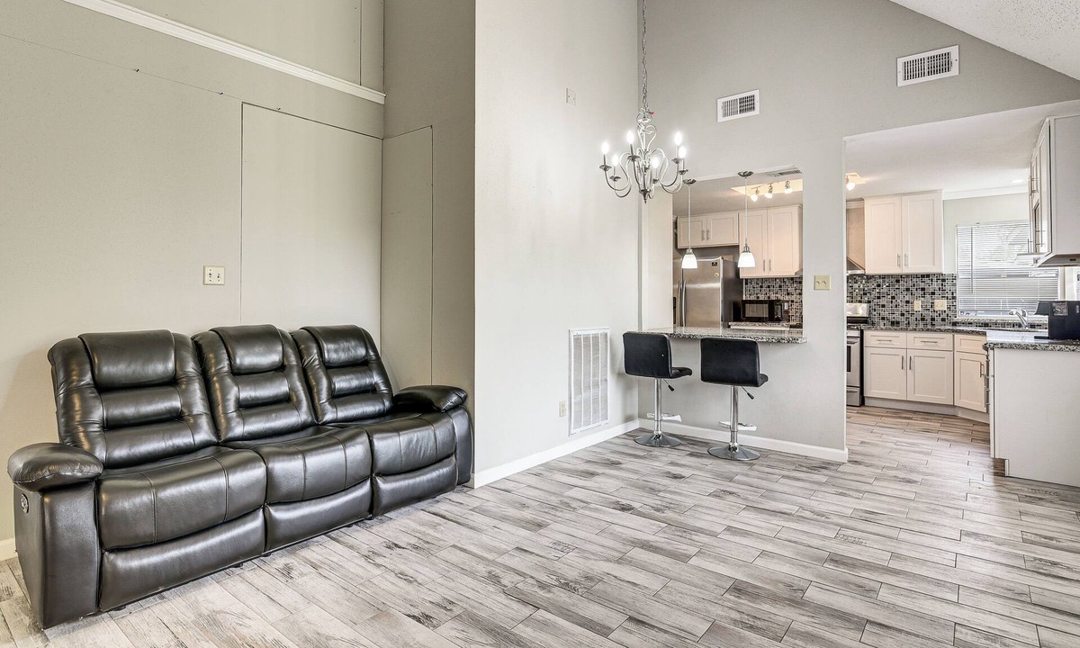 Barker Apartment | Walk to Creek! Houston Base Near Shops & Eateries