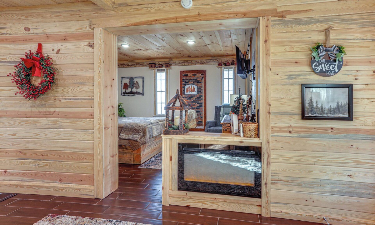 Van Buren Cottage | Walk to Current River: Ozarks Adventure Home!