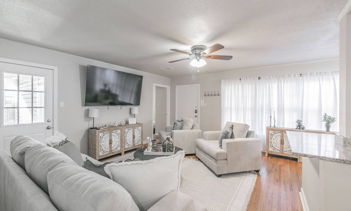 Fort Worth Cultural District House | Walk To Dickies Arena & Will Rogers! Close to TCU & Dtwn Ft. Worth. 2 King Beds