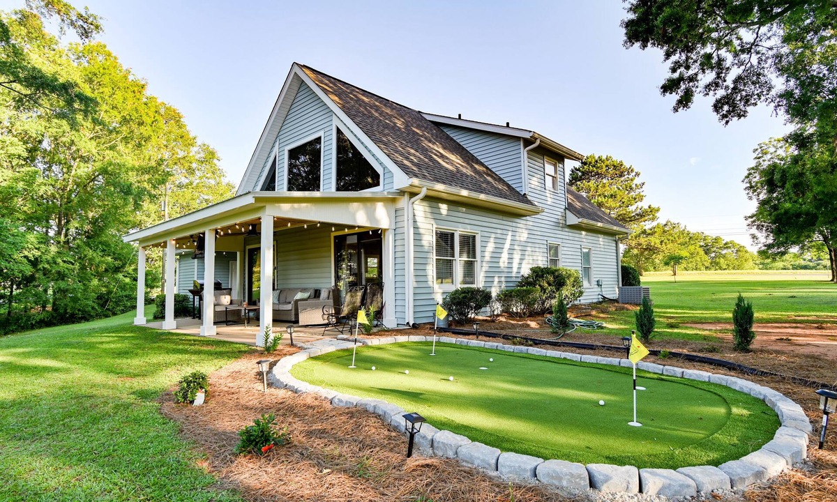 Eatonton House | Walk to Dinner! Waterfront, Updated, Prime Location - Back Home Oconee
