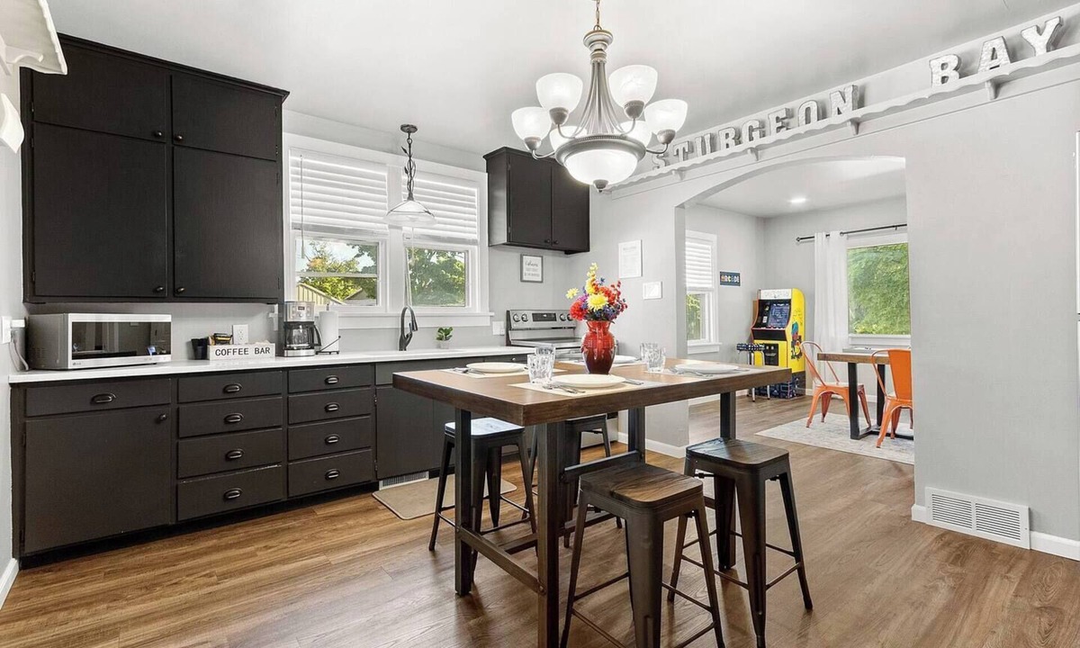 Sturgeon Bay House | Walk to Downtown, King Bed, Fireplace, Game Room