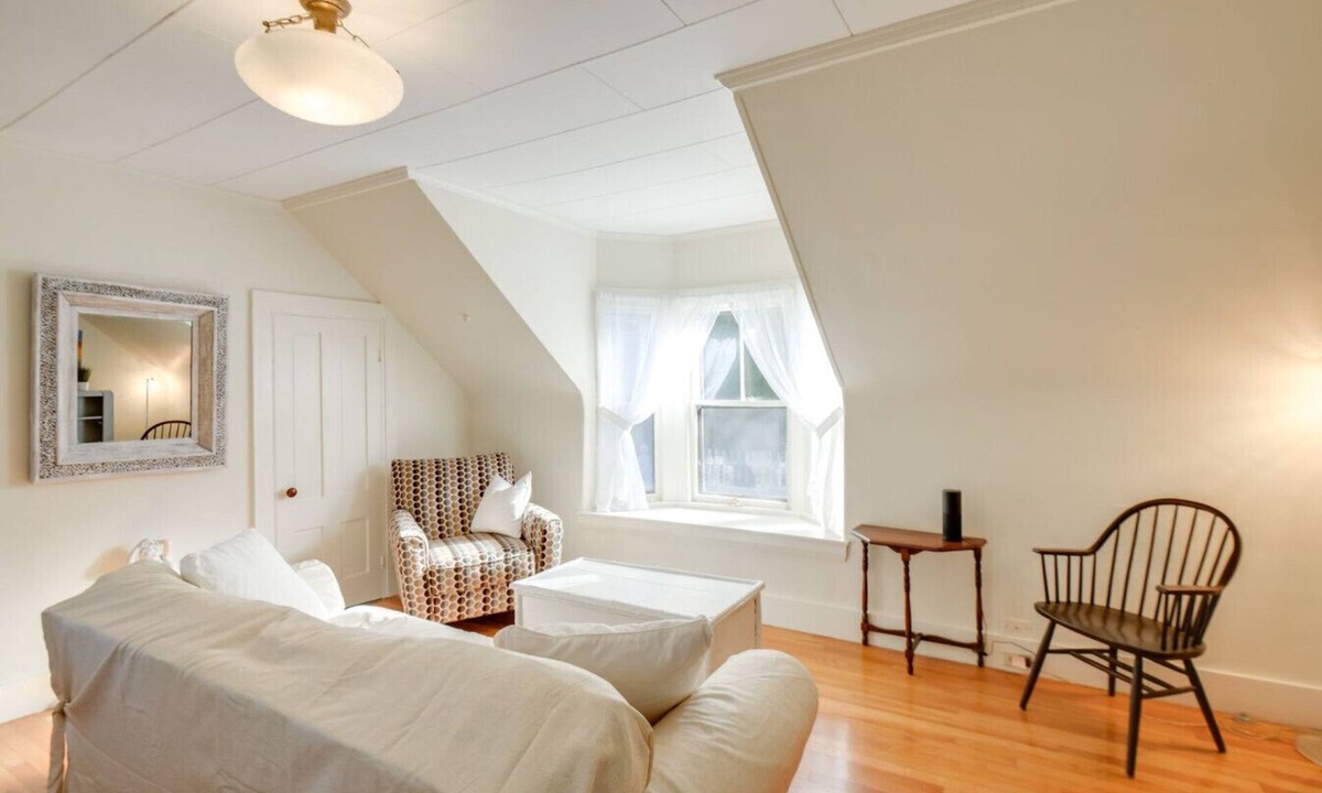 Southern Coast Apartment | Walk to Downtown Saco from Cozy Coastal Apt