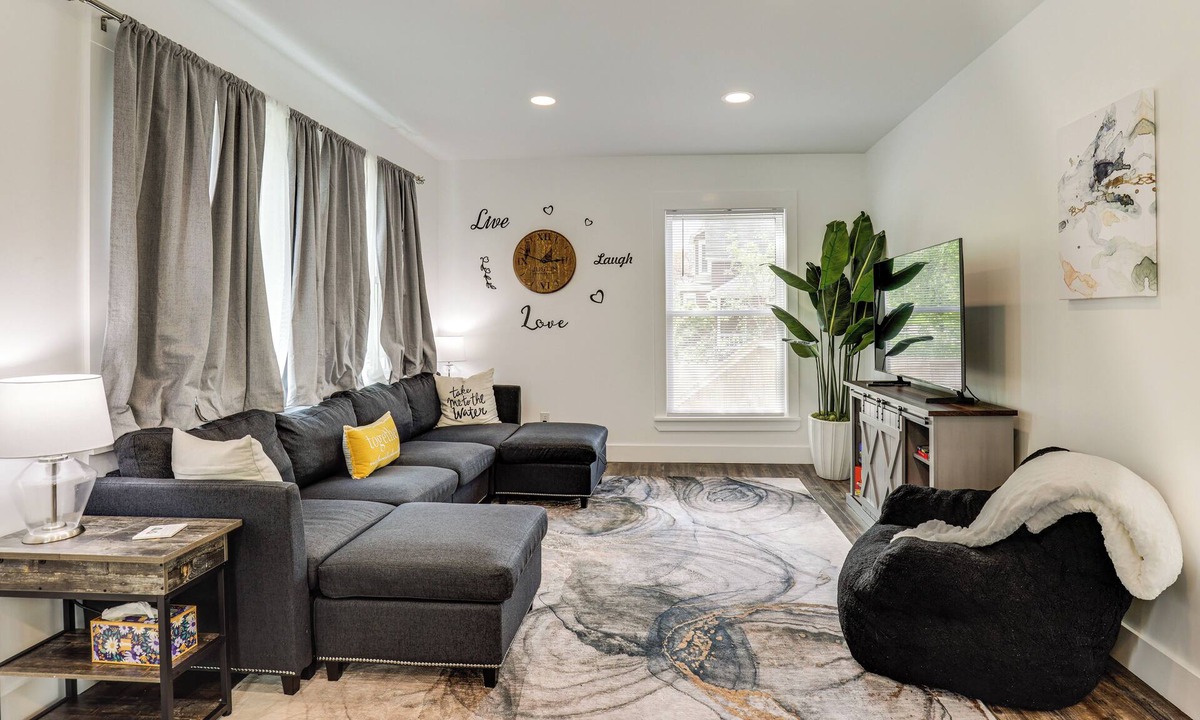 Geneva House | Walk to Downtown & Seneca Lake: Updated Retreat!