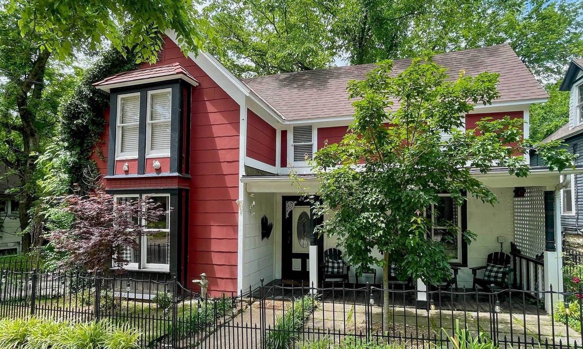 Eureka Springs Historic District Cottage | Walk to Dtwn: Historic Home in Eureka Springs