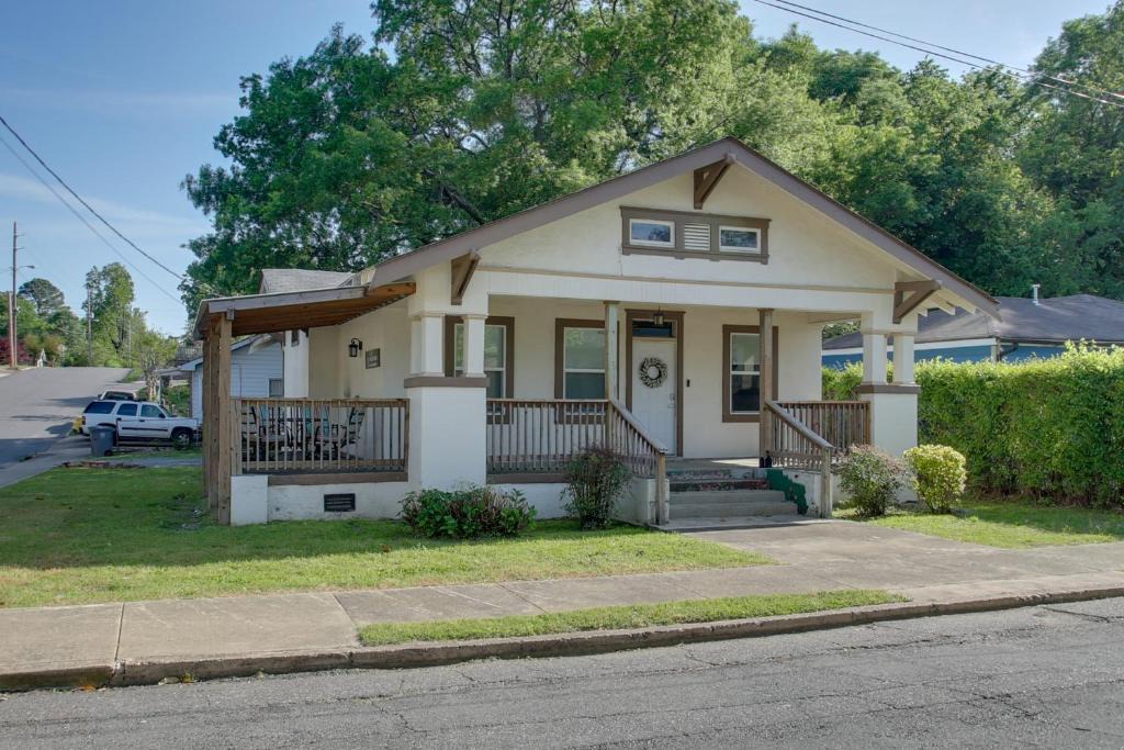 Hot Springs House | Walk to Dtwn Hot Springs: 'Lazy Daze Bungalow'